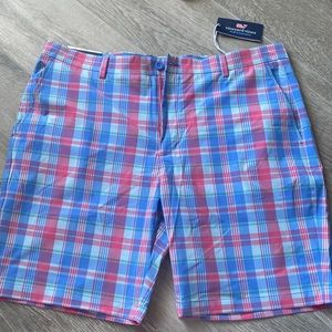 Vineyard Vines 8” breaker short